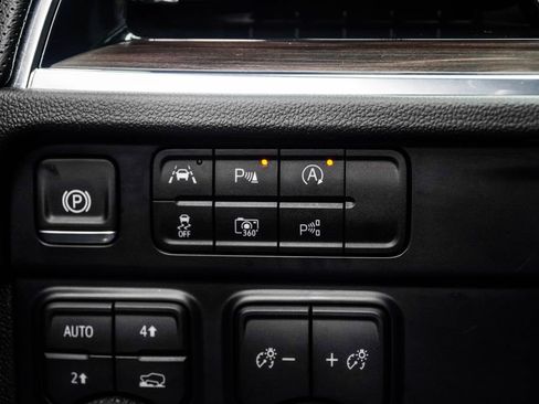 Used 2025 Chevrolet Tahoe Premier AWD/4WD image 36