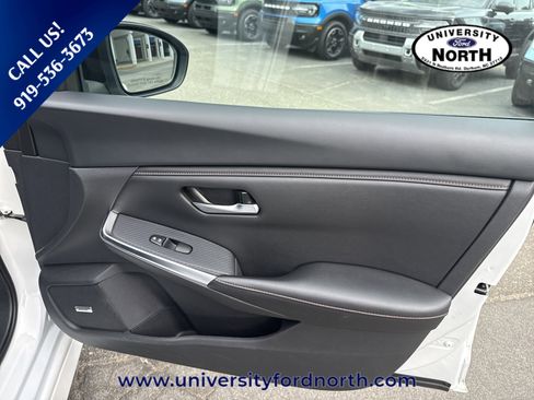 Used 2023 Nissan Sentra SR w/ SR Premium Package FWD image 32