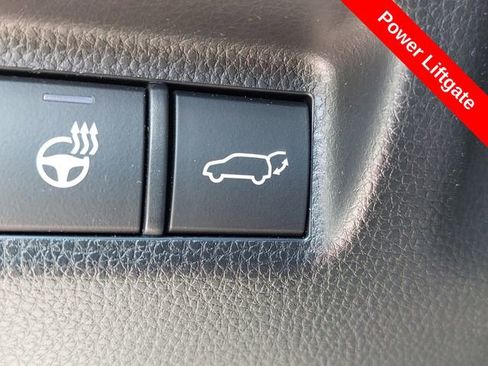 Certified 2022 Toyota RAV4 XLE Premium AWD/4WD image 17