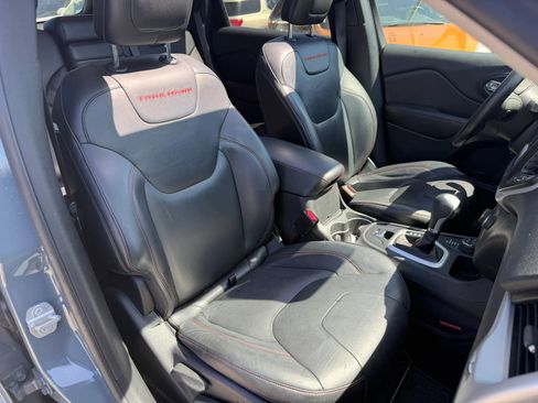 Used 2014 Jeep Cherokee Trailhawk w/ Technology Group image 11