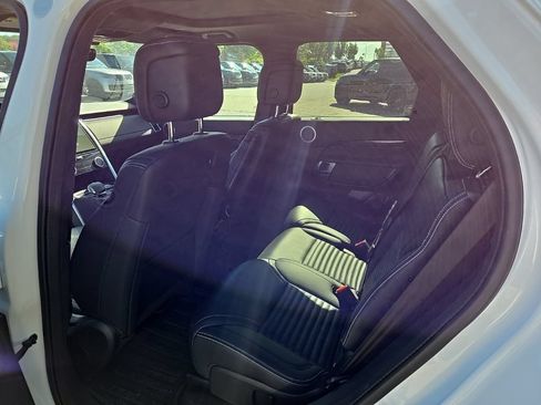 Certified 2025 Land Rover Discovery S AWD/4WD image 17