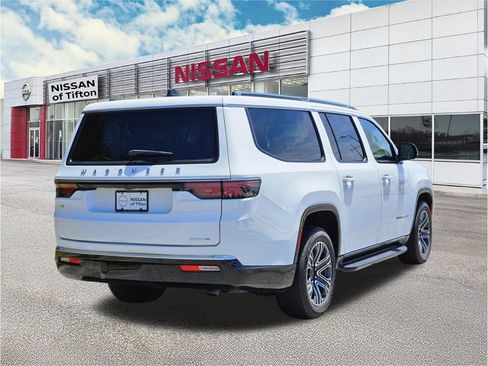 Used 2024 Jeep Wagoneer L Series II RWD image 4