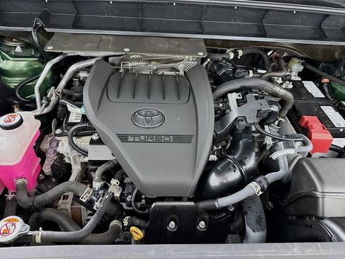 Used 2023 Toyota Highlander XLE AWD/4WD image 32