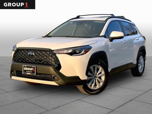 Used 2022 Toyota Corolla Cross LE FWD image 1