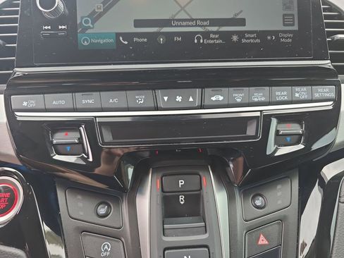Used 2025 Honda Odyssey Touring image 17