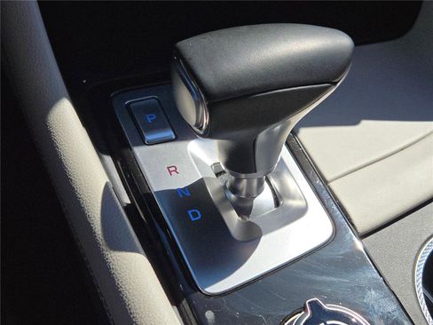 Used 2025 Genesis G70 2.5T image 32