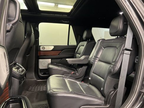 Used 2020 Lincoln Navigator Reserve w/ Luxury Package image 35