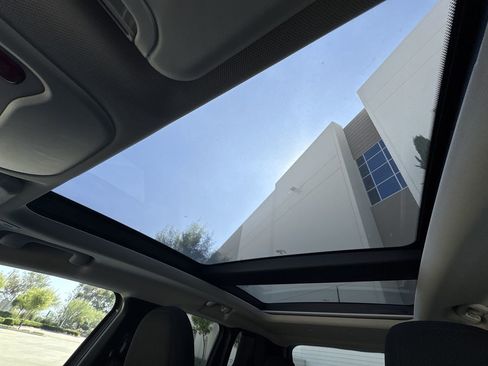 Used 2021 Jeep Renegade Latitude w/ Sun & Sound Group image 22