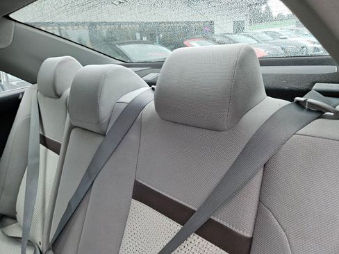 Used 2013 Toyota Camry LE image 17