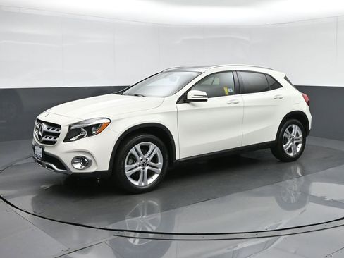 Used 2018 Mercedes-Benz GLA 250 4MATIC image 3