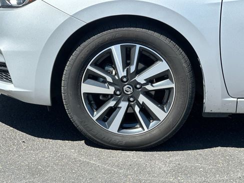 Used 2021 Nissan Versa SV image 23