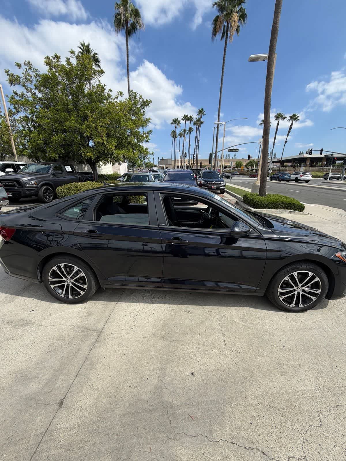 Used 2025 Volkswagen Jetta Sport FWD image 4