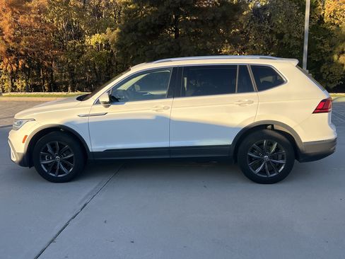 Certified 2023 Volkswagen Tiguan SE w/ Panoramic Sunroof Package image 7