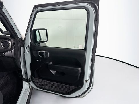 Used 2023 Jeep Wrangler Unlimited w/ Cold Weather Group image 28