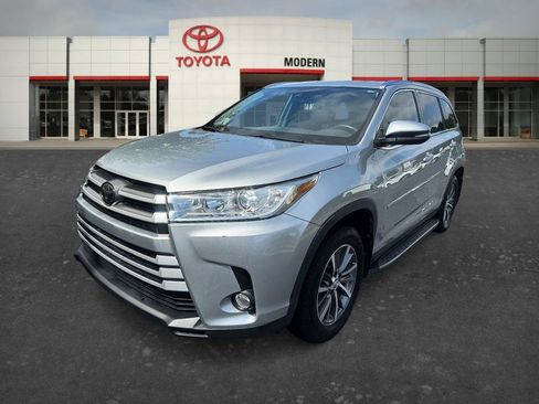 Certified 2019 Toyota Highlander XLE AWD/4WD image 1