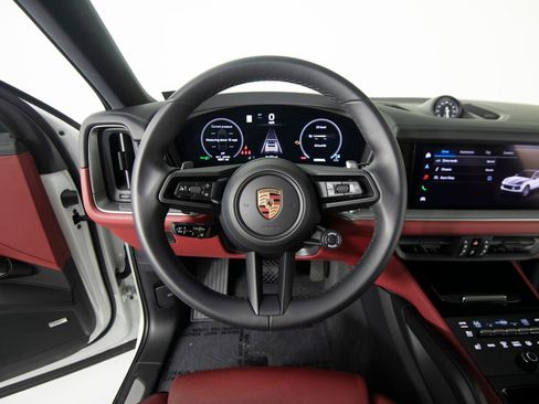 Certified 2025 Porsche Cayenne Coupe AWD/4WD image 21