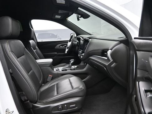 Used 2023 Chevrolet Traverse LT image 33