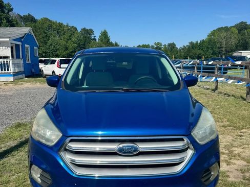Used 2017 Ford Escape SE FWD image 3