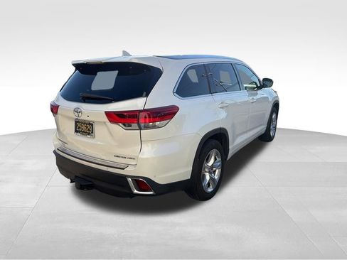 Used 2017 Toyota Highlander Limited AWD/4WD image 4