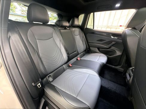 New 2026 Volkswagen Tiguan SE R-Line FWD image 10