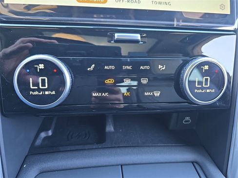 New 2025 Land Rover Discovery S image 26