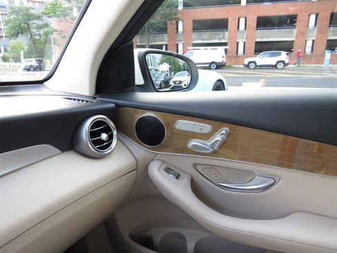 Used 2019 Mercedes-Benz GLC 300 4MATIC image 15