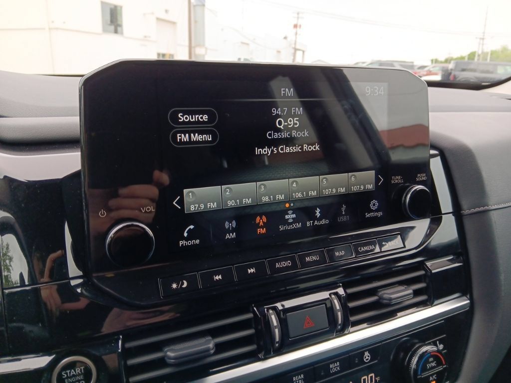 Used 2023 Nissan Pathfinder SL AWD/4WD image 21