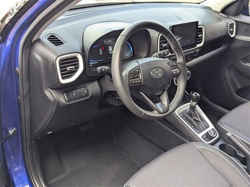 Used 2025 Hyundai Venue Limited image 12