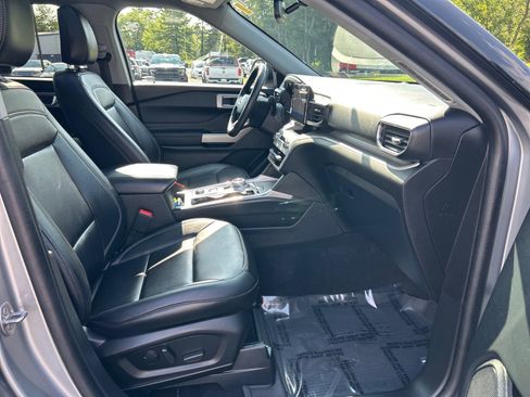 Certified 2024 Ford Explorer XLT w/ Equipment Group 202A AWD/4WD image 19
