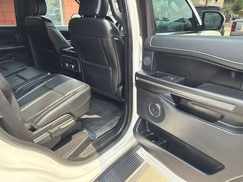 Used 2018 Ford Expedition XLT w/ Equipment Group 202A AWD/4WD image 18