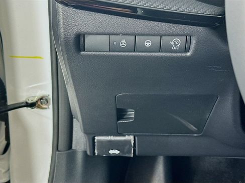 New 2026 Nissan Kicks SR w/ SR Premium Package FWD image 15
