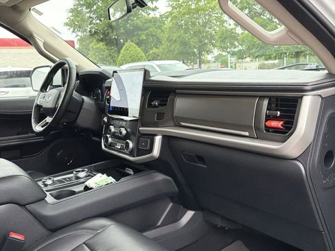 Used 2024 Ford Expedition XLT AWD/4WD image 21