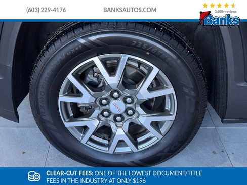 Certified 2022 GMC Acadia SLE w/ Driver Convenience Package image 4