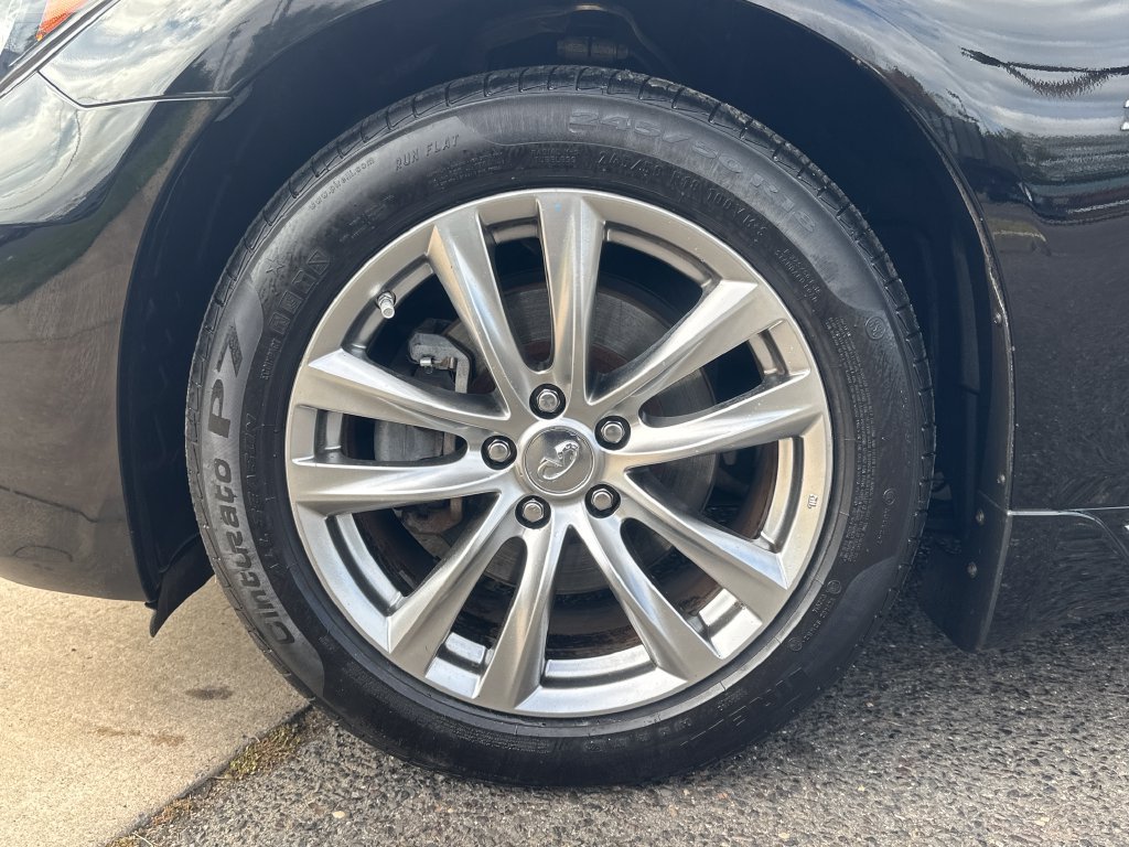 Used 2015 INFINITI Q70 3.7 RWD image 11