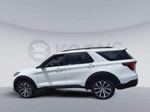 Certified 2025 Ford Explorer ST-Line AWD/4WD image 8