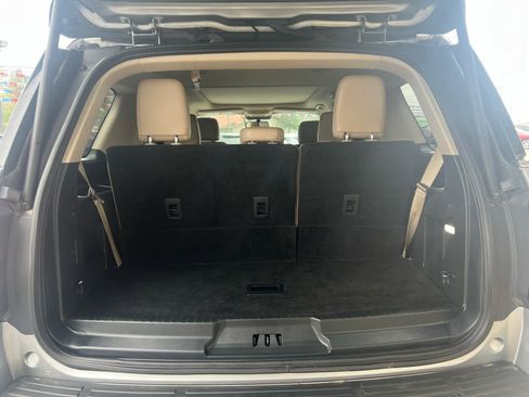 Used 2023 Ford Expedition Limited image 10