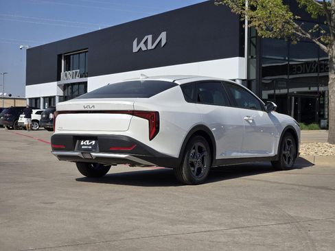 New 2026 Kia K4 LXS image 4
