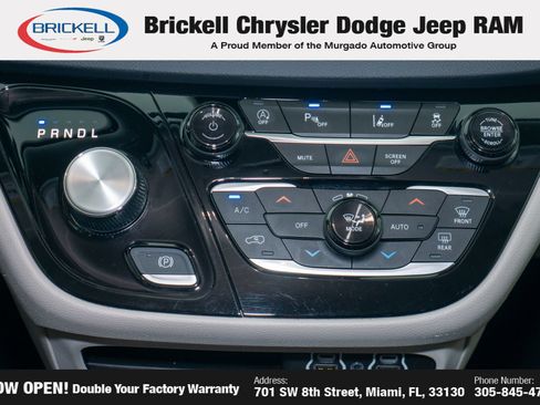 Used 2023 Chrysler Pacifica Touring-L FWD image 26