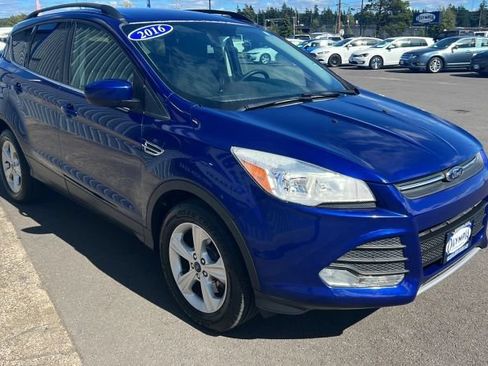 Used 2016 Ford Escape SE w/ Equipment Group 201A AWD/4WD image 3