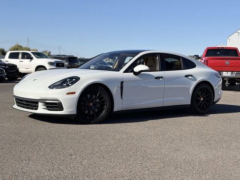 Used 2018 Porsche Panamera 4 image 2