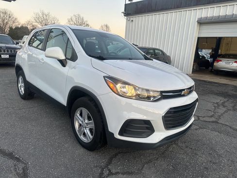 Used 2019 Chevrolet Trax LS image 2
