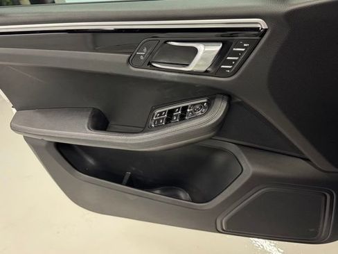 Used 2019 Porsche Macan AWD/4WD image 23