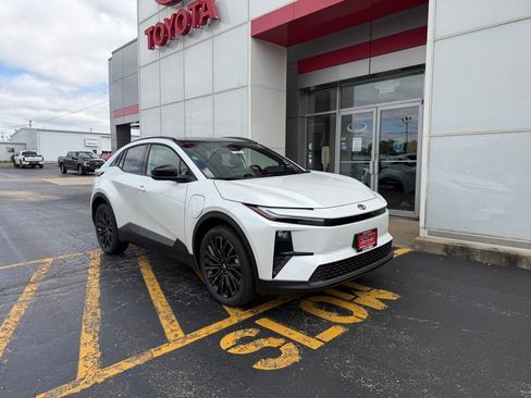 New 2026 Toyota C-HR AWD/4WD image 5
