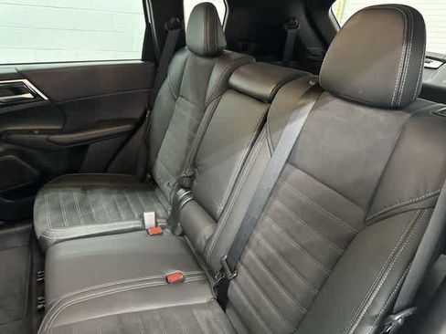 Used 2023 Mitsubishi Outlander SE FWD image 14