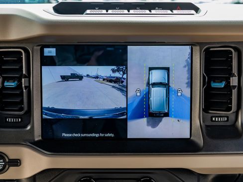 Used 2024 Ford Bronco Wildtrak AWD/4WD image 25