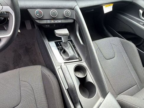 New 2026 Hyundai Elantra SE FWD image 28