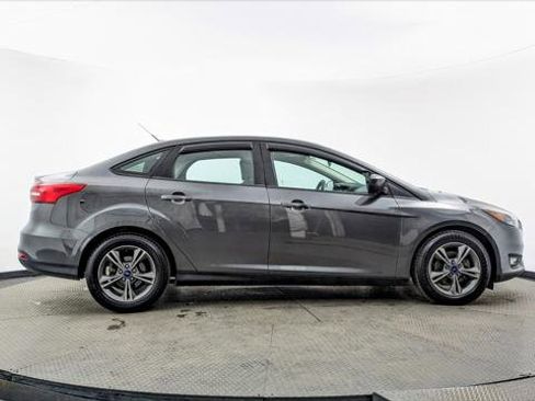 Used 2018 Ford Focus SE w/ SE Appearance Package image 8