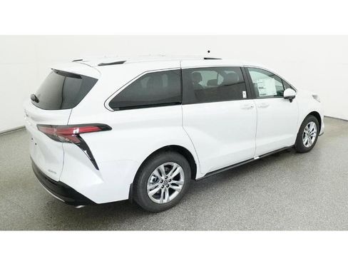 New 2026 Toyota Sienna Limited image 9
