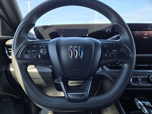 Used 2025 Buick Envista Preferred FWD image 17