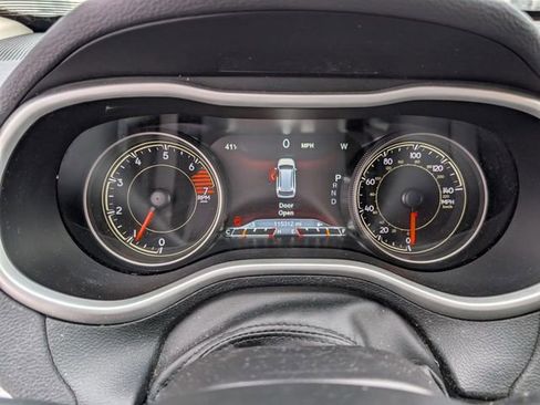 Used 2017 Jeep Cherokee Trailhawk image 10